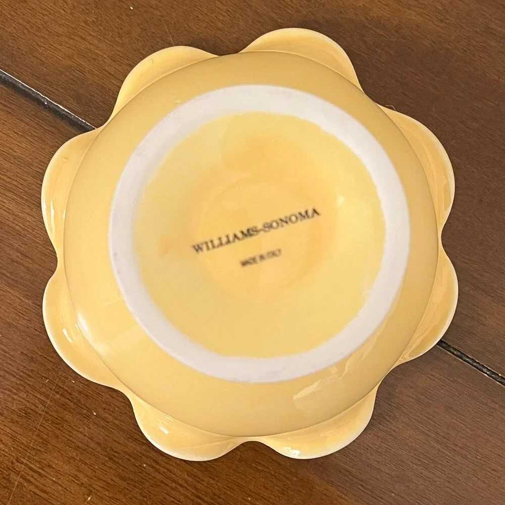 Williams Sonoma Set of 4 Scallop Edge Bowls On Pedestal NEW